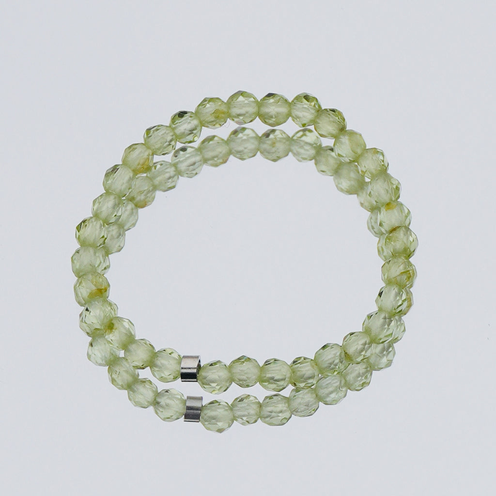 peridot ring (august birthstone)