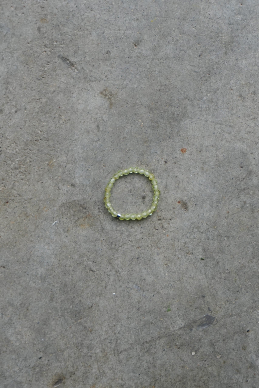 peridot ring (august birthstone)